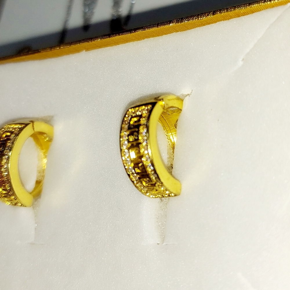 Gold Earrings - Picture 4 of 5